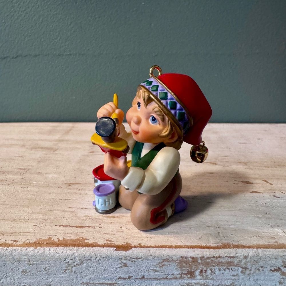 1999 Hallmark Arctic Artist Santas Elf Vintage Christmas Keepsake Ornament | 90s - Picture 3 of 7